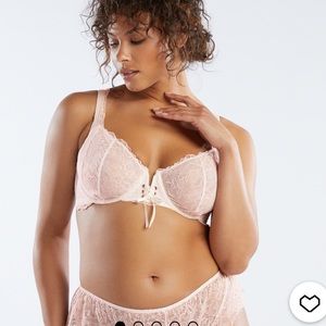 NWT Savage X Fenty Embroidered Lace Bra
